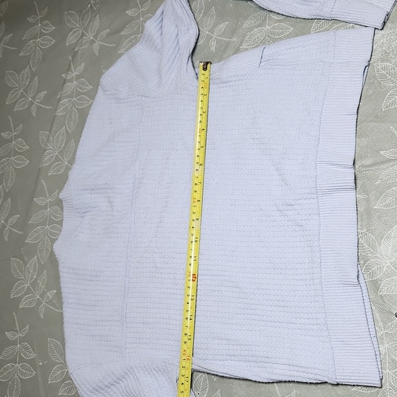 Hollister Sweater - Picture 7 of 8